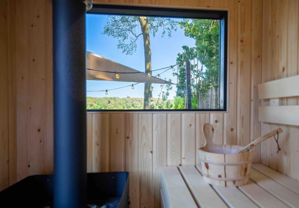 86, Bed & Outdoor Wellness - Sauna, Hottub, Icebath & Outdoor Shower Included! 오이스터위지크 외부 사진