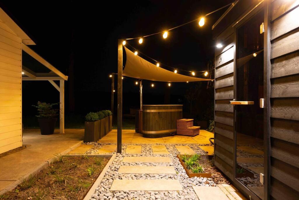 86, Bed & Outdoor Wellness - Sauna, Hottub, Icebath & Outdoor Shower Included! 오이스터위지크 외부 사진
